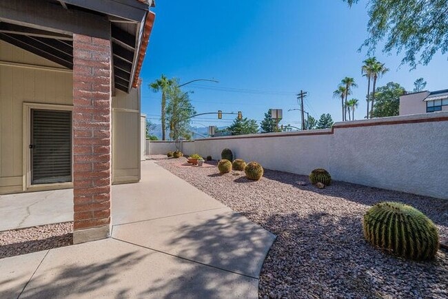 7597 E Camino De Querabi in Tucson, AZ - Building Photo - Building Photo