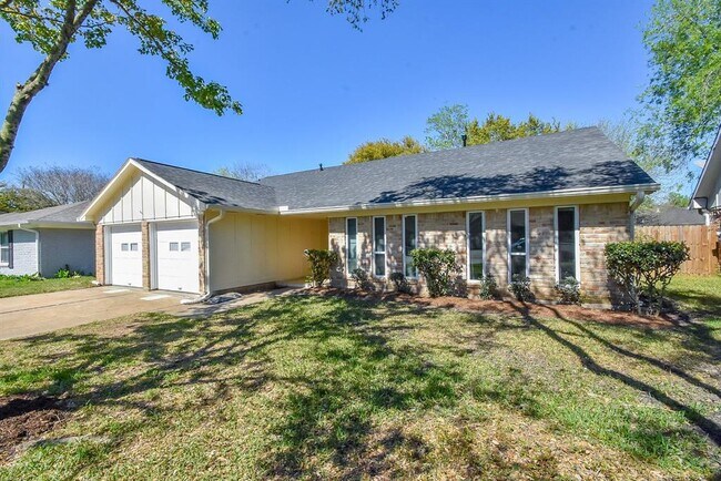 2006 Arcadia Dr in Sugar Land, TX - Building Photo - Building Photo