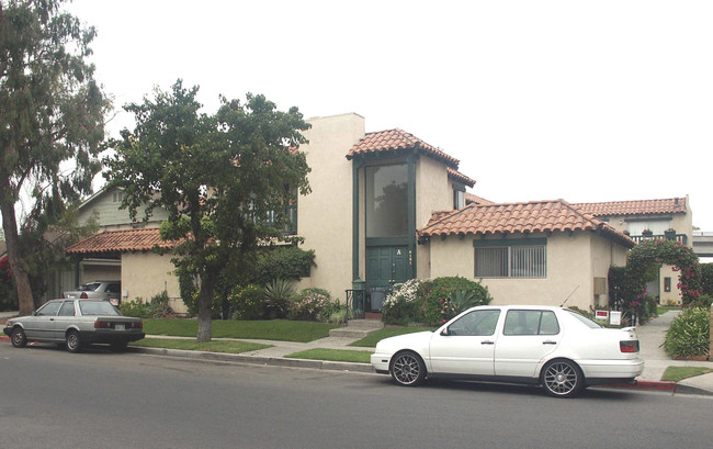 8181 San Angelo Dr in Huntington Beach, CA - Foto de edificio - Building Photo