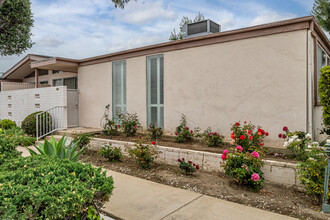 Alhambra Village Green in Alhambra, CA - Foto de edificio - Building Photo