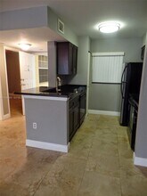 2811 N Oakland Forest Dr in Oakland Park, FL - Building Photo - Building Photo