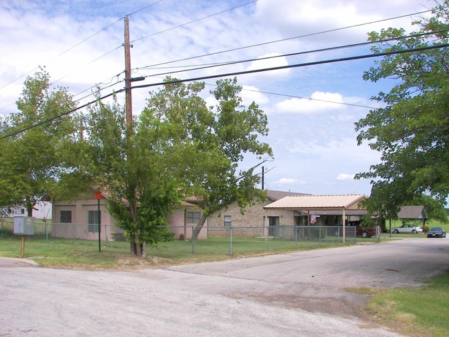 1707 E 4th St in Lampasas, TX - Building Photo - Building Photo