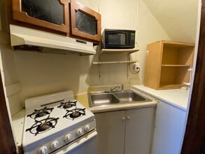 1008 Monroe Ave, Unit 2 in Charleston, IL - Building Photo - Building Photo