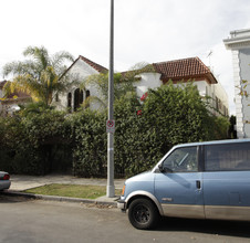 115 S Kenmore Ave in Los Angeles, CA - Foto de edificio - Building Photo