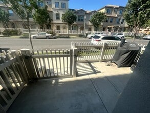 340 N Fenimore Ave in Azusa, CA - Foto de edificio - Building Photo