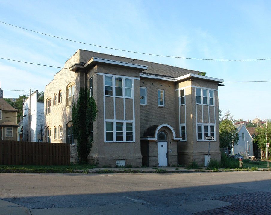 2709 Dewey Ave in Omaha, NE - Foto de edificio