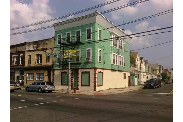 201 3rd St in Elizabeth, NJ - Building Photo