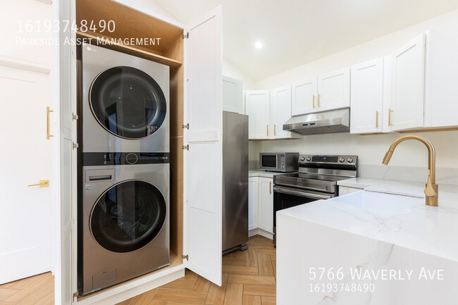 5766 Waverly Ave in San Diego, CA - Building Photo - Building Photo