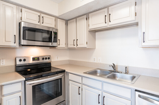 1700 Baird Farm Cir, Unit Apt 1103 in Arlington, TX - Foto de edificio - Building Photo