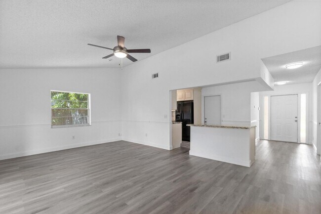 23089 SW 55th Ave in Boca Raton, FL - Building Photo - Building Photo