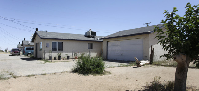 11863 Aztec Ln in Adelanto, CA - Building Photo - Building Photo