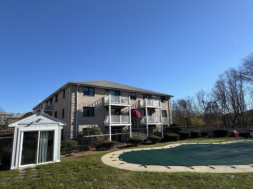 8 Kenmar Dr in Billerica, MA - Building Photo