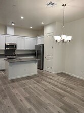 111 Alboran Sea Cir in Sacramento, CA - Building Photo - Building Photo