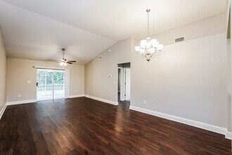 1745 Kirtley Dr in Brandon, FL - Building Photo - Building Photo