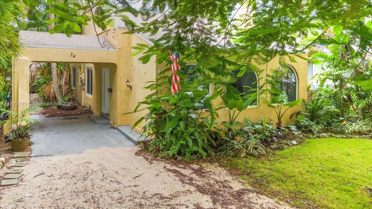 34 SW 18th Rd in Miami, FL - Building Photo