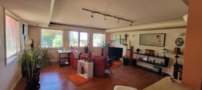 property at 308 Quinnhill Rd