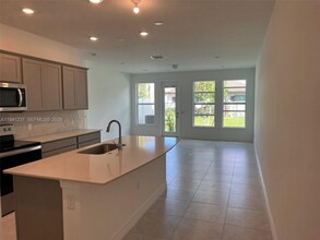 6121 Rancho Ln in Greenacres, FL - Building Photo - Building Photo