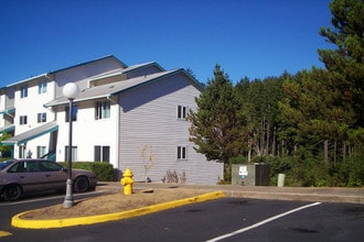 The Ridge Apartments in Lincoln City, OR - Building Photo - Building Photo