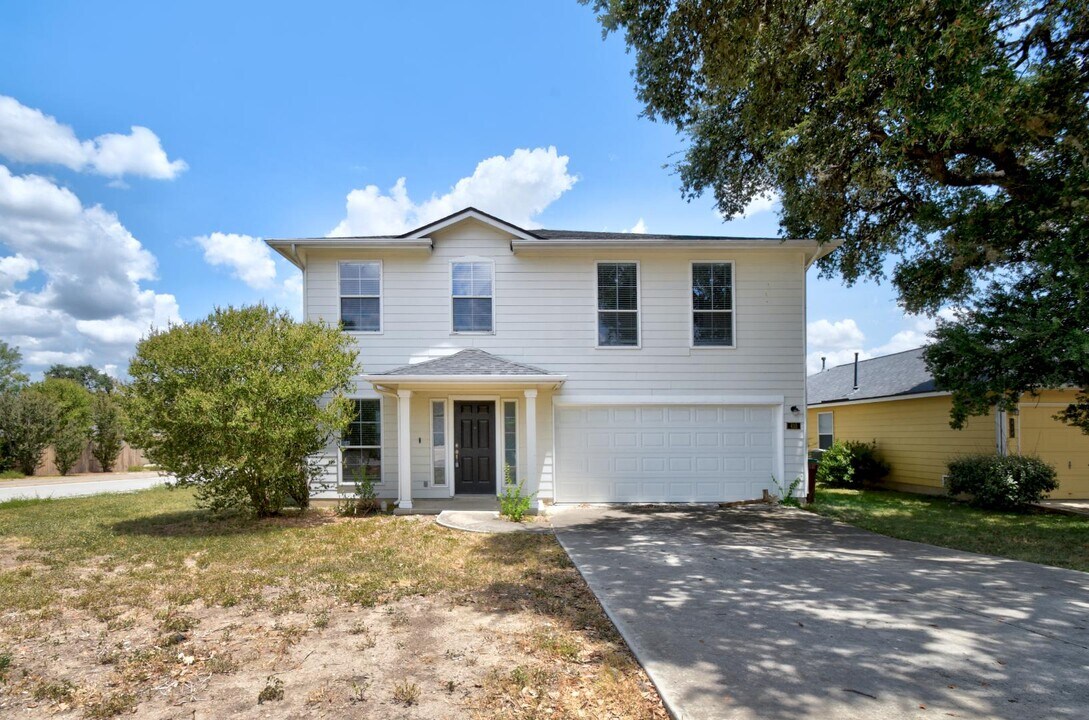 410 Cardinal Way in San Antonio, TX - Building Photo