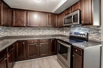 3393 Lakecrest Rd in Virginia Beach, VA - Building Photo - Building Photo