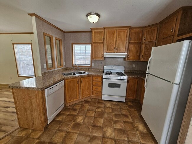 property at 4 Arbor Pl