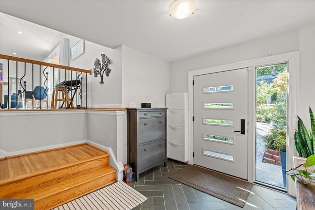 6123 Beech Tree Dr in Alexandria, VA - Building Photo - Building Photo