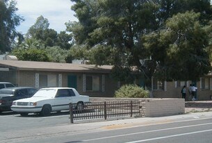 Cypress Woods in Phoenix, AZ - Building Photo