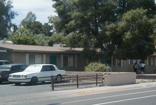 Cypress Woods in Phoenix, AZ - Foto de edificio