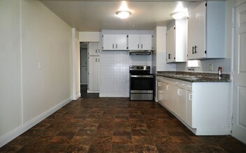 2330 51st Ave in Sacramento, CA - Building Photo - Building Photo