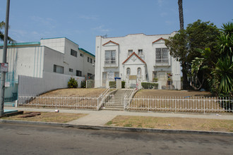 211 S Carondelet St in Los Angeles, CA - Building Photo - Building Photo