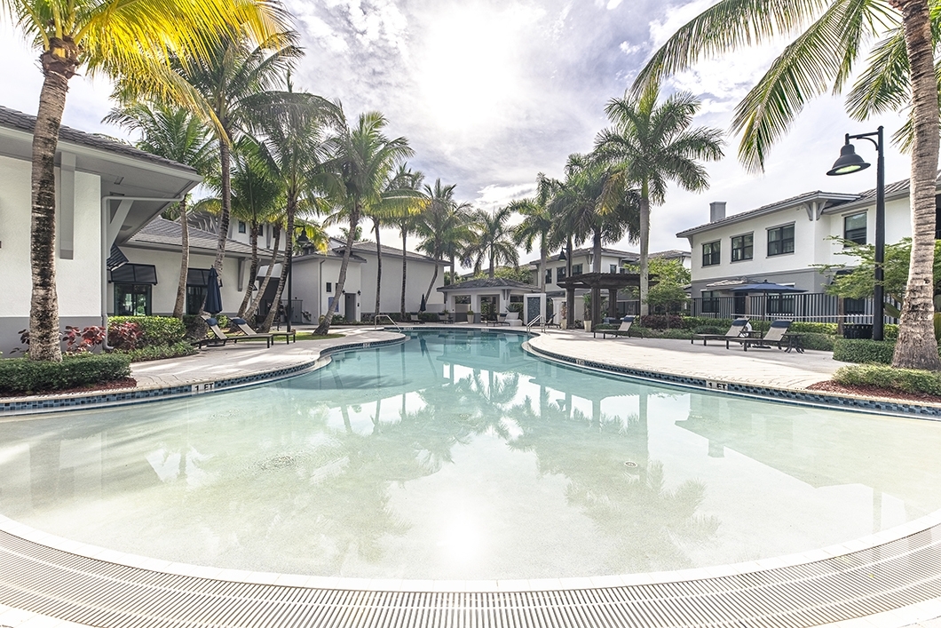 The Hamptons at Palm Beach Gardens Apartments in Palm Beach Gardens, FL - Building Photo