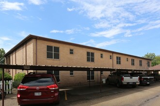 The Monark Apartments in McAllen, TX - Building Photo - Building Photo