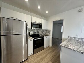 1413 N Dixie Hwy in Fort Lauderdale, FL - Building Photo - Building Photo