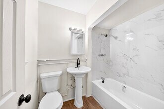 11393 Lee Ave in Adelanto, CA - Foto de edificio - Building Photo