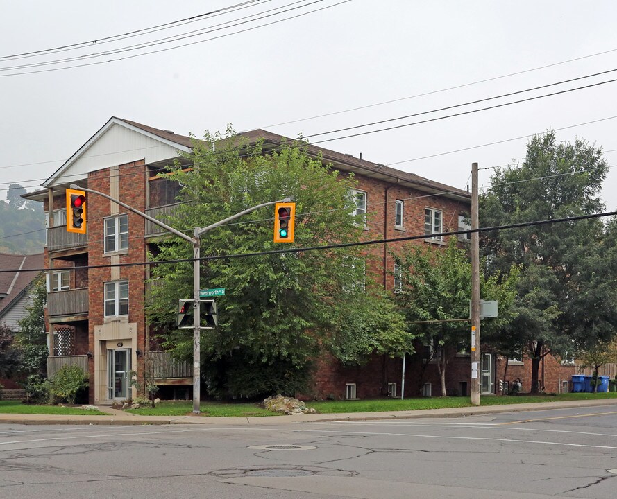 182 Wentworth St S in Hamilton, ON - Building Photo