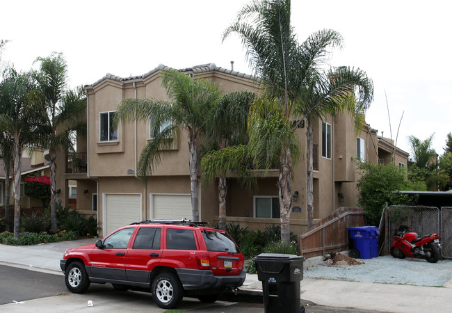 Essex Villas in San Diego, CA - Foto de edificio - Building Photo