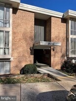 2634 Wagon Dr, Unit 282 in Alexandria, VA - Building Photo