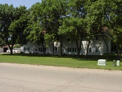 Woodale Apartments in Marshall, MN - Building Photo