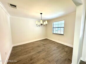 4364 Lake Woodbourne Dr S in Jacksonville, FL - Building Photo - Building Photo