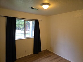 1836 Thelma St in Fortuna, CA - Foto de edificio - Building Photo