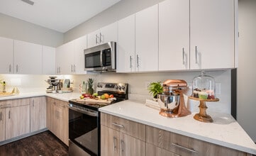 Friendly Gardens in Greensboro, NC - Foto de edificio - Building Photo