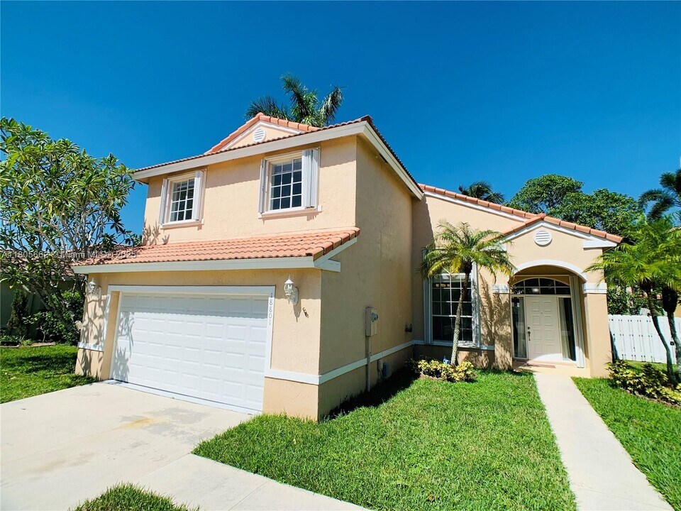 18801 NW 12th St in Pembroke Pines, FL - Building Photo