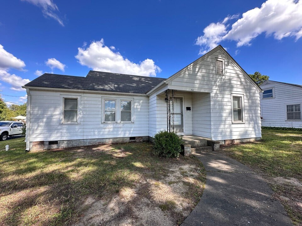 702 S Beaumont Ave in Burlington, NC - Building Photo