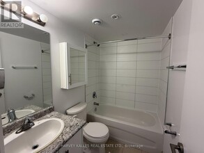 55-2055 Charles St W in Toronto, ON - Building Photo - Building Photo
