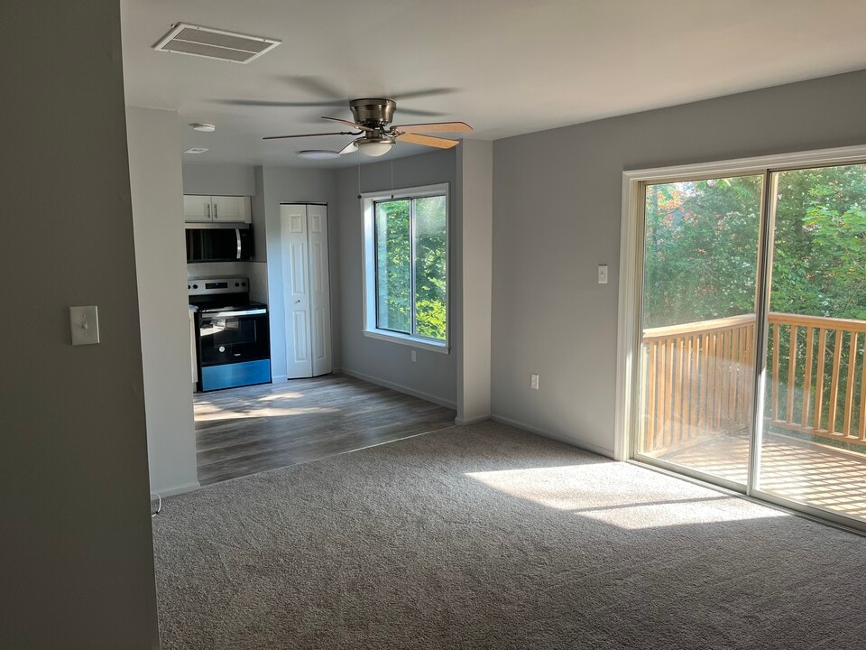 124 Kittery Ct, Unit 124 in Sellersville, PA - Foto de edificio