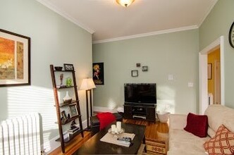 22 Buswell Park in Newton, MA - Foto de edificio - Building Photo