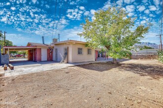 5241 Joe Herrera Dr in El Paso, TX - Foto de edificio - Building Photo