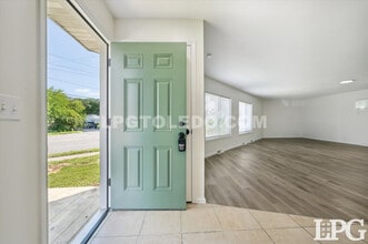 2203 Glendale Ave in Toledo, OH - Building Photo - Building Photo