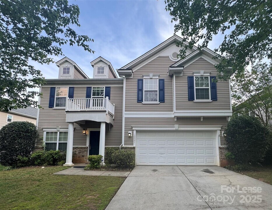 10921 Rousay Rd in Charlotte, NC - Foto de edificio