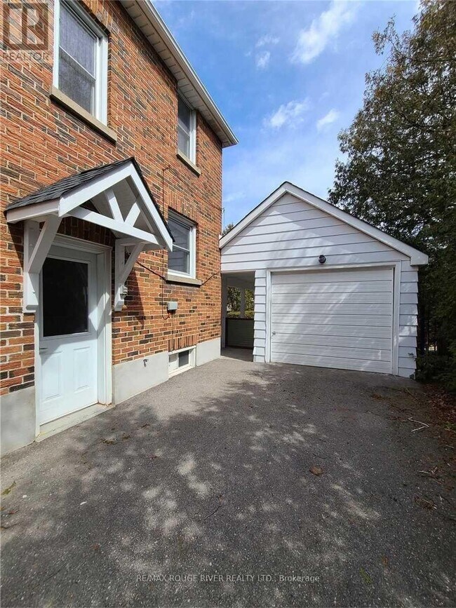 821 Mary St N in Oshawa, ON - Building Photo - Building Photo